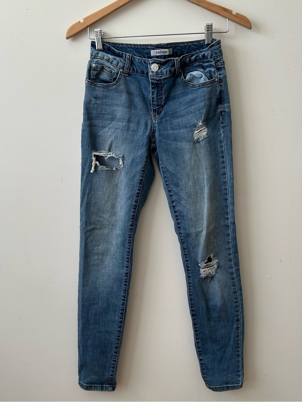 Refuge Denim Jeans Women’s Size 4 Blue Distressed